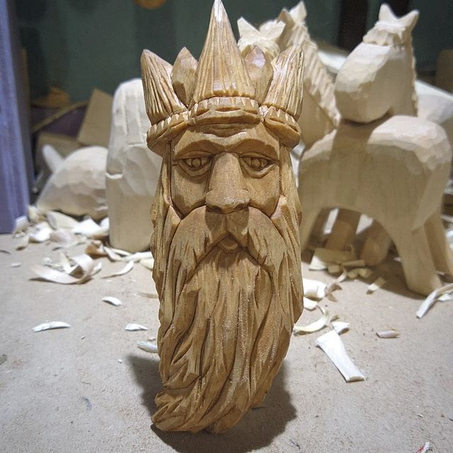 master_vladimirovich в LOOKY. #резьбаподереву,#фигуркаиздерева,#woodcarving,#whittling,#whittlingwood. Нептун и кони....

#...