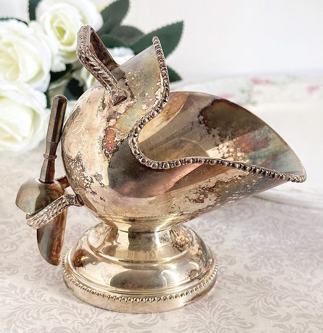 bl0shka_flea в LOOKY. #вналичии_bl0shka_flea,#английскаясахарница,#сахарницазольник,#зольник,#сахарницашлем,#сахарницашлемик,#антиквариат,#антиквариатизанглии,#антикварнаяпосуда,#стариннаяпосуда,#стариннаяпосудаизевропы,#винтажнаяпосуда,#винтажнаяпосудаизевропы,#блошка,#блошиныйрынок,#блошиный_рынок,#блошиныйрынокмосква,#антикварнаялавка,#сервировкастола,#антиквариатизевропы,#сахарницавинтаж,#сахарницавинтажная,#сахарницаанглия,#винтажизанглии,#винтажизевропы,#зольниксазарница,#сахарницассовочком,#стариннаяпосудаизанглии,#блошкамосква. ⚜️𝐌𝐚𝐝𝐞 𝐢𝐧 𝐄𝐧...