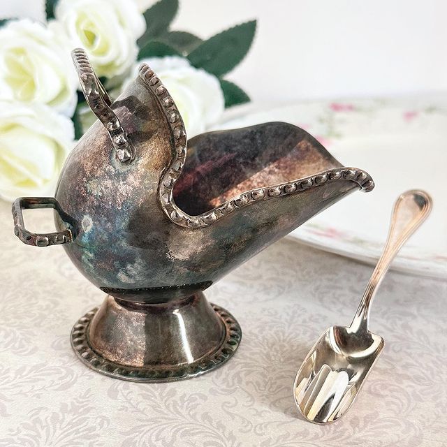 bl0shka_flea в LOOKY. #вналичии_bl0shka_flea,#английскаясахарница,#сахарницазольник,#сахарницавинтаж,#сахарницашлемик,#сахарницассовочком,#зольник,#антиквариат,#антиквариатмосква,#антиквариатизевропы,#антиквариатизанглии,#антикварнаяпосуда,#стариннаяпосуда,#стариннаяпосудаизевропы,#стариннаяпосудаизанглии,#винтажнаяпосуда,#винтажнаяпосудаизевропы,#блошка,#блошкамосква,#блошиныйрынок,#блошиныйрынокмосква,#блошиный_рынок,#антикварнаялавка,#сервировкастола,#сахарницавинтажная,#сахарницаанглия,#винтажизевропы,#винтажизанглии,#сахарницассовочком,#антикварнаялавка,#английскийвинтаж. ⚜️ АНГЛИЙСКАЯ САХАРН...