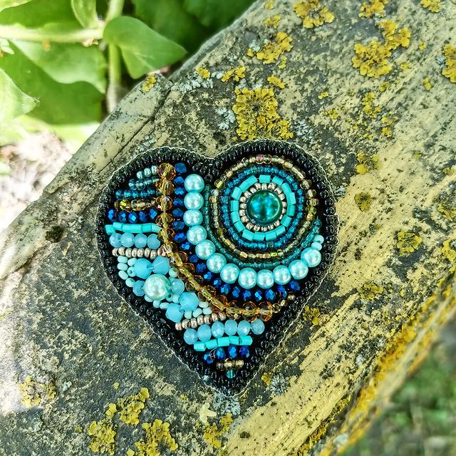 rukami_mary в LOOKY. #брошиMary_SY#рукоделие#handmade#etsy#броши#брошиизбисера#красотасвоимируками#наширукинедляскуки#творение#творюивытворяю#сердце#сердечко#голубоесердце#синеесердце#лето#heart#hearts#love#summer#творим#делаемброши. Брошь-замечательный ...