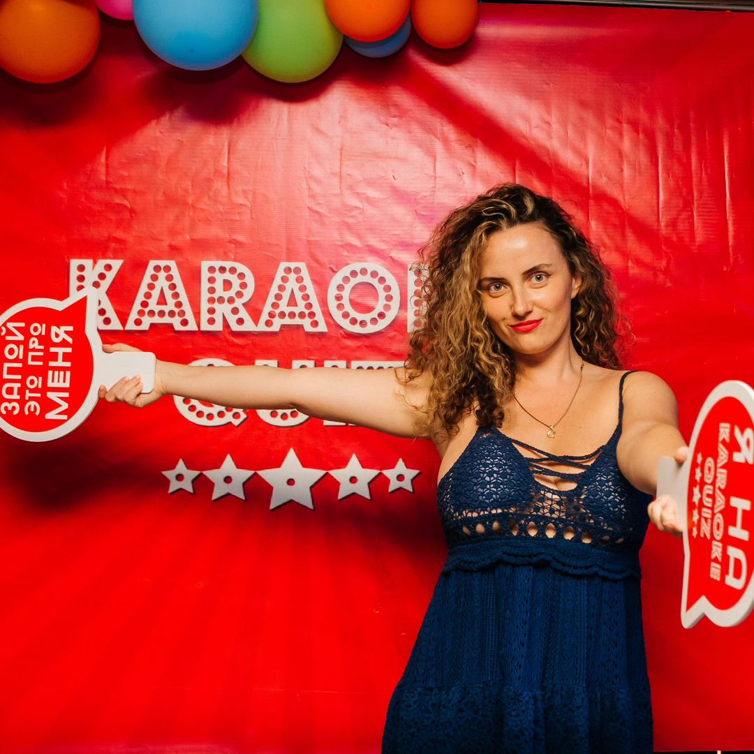 Анастасия в LOOKY — Регулирую движение на караоке квиз)))
#пойпроменя #за #карао