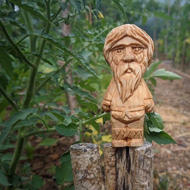 master_vladimirovich в LOOKY. #master_vladimirovich,#резьбаподереву,#дерево,#ручнаяработа,#изделиенаподарок,#искусство,#woodcarving,#whittling. Сижу в мастерской де...