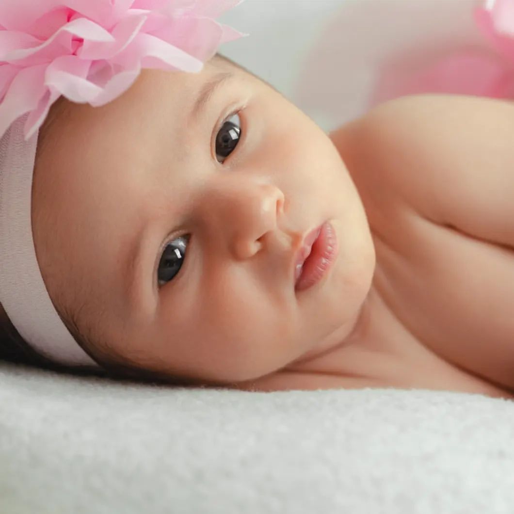 New born ретушь.
До/После 👉

Photo from internet
Retoucher: @lakonst_retouch 

#retoucherwork
#retoucherekb 
#newbornretoucher
#newbornretoiching
#newborn
#retouchingphoto