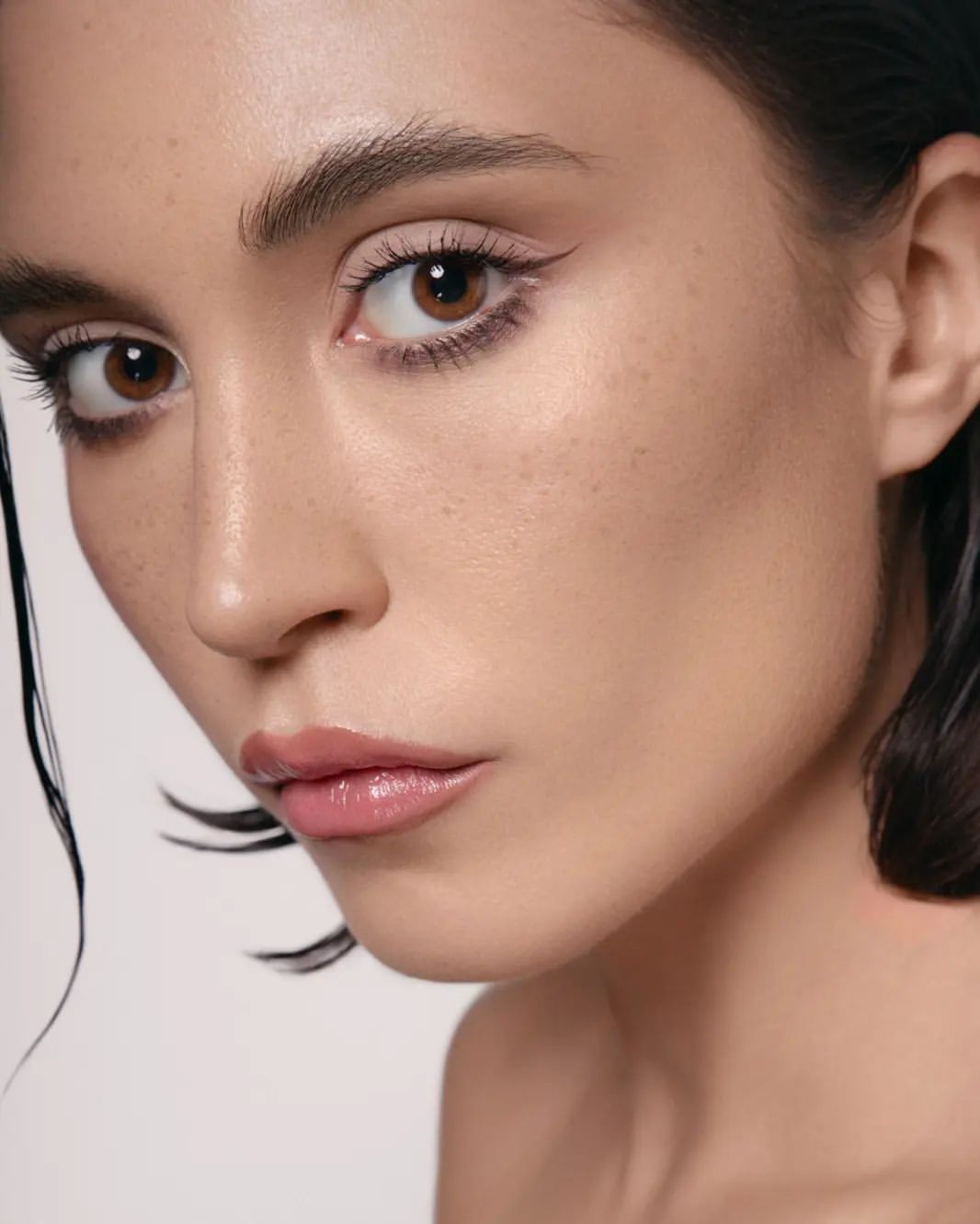 Глубокая (beauty) ретушь.
До/После 👉

Photographer: @annpeskisheva
Retoucher: @lakonst_retouch 

#retoucherwork
#retoucherekb 
#beautyretoucher
#fashionretoucher 
#retouchingphoto
#бьютиретушьекб 
#бьютиретушь