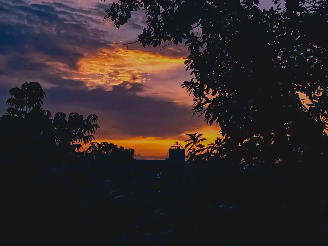 reydleyph in LOOKY. #photography,#colors,#amanecer,#acontraluz,#fotografiamovil,#fotos,#cuba,#lifestyle,#highlights,#life,#cubanlife,#memento,#shoots,#cubanosporelmundo🇨🇺,#liker,#f4f,#l4l,#story,#mood,#comparte. Memento Vivere 🙌🌄
...