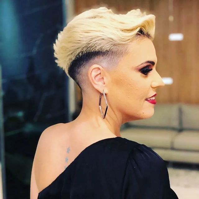 metododegrade6 в LOOKY. #CabeloDegradê,#ExpressãoColorida,#BelezaÚnica#cortesdecabelomasculino,#cortesdecabelosfemininos,#cortesbrasil,#cortesdecabelo,#CabeloCacheadoDegradê,#corte,#cortescurtos,#cortesmodernos,#CachosColoridos,#cortes. 💈Seja bem-vinda 🩷
...