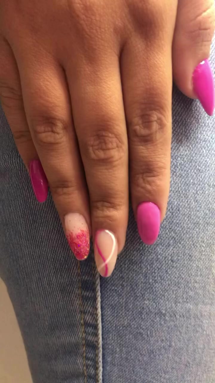 raquelbrazdesignerdeunhas in LOOKY. #Alongamento💅🏻. Manutenção de hoje �...