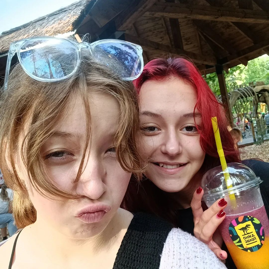 verkhovova_33 in LOOKY. . Sisters🤍💋🖤💋❤😎