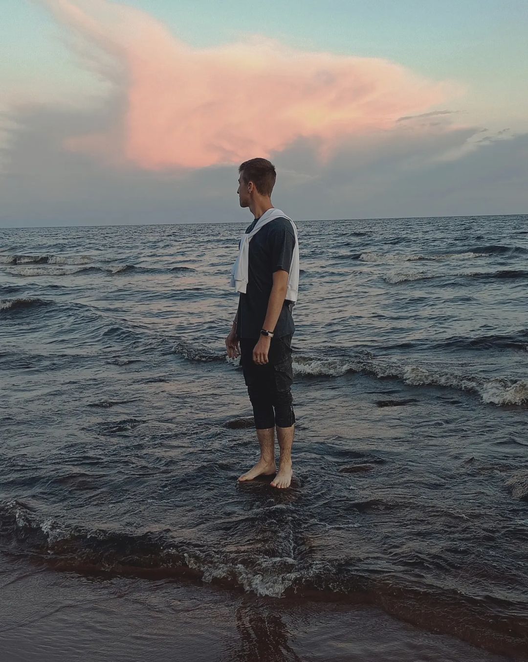 песок то холодный 🥶

➪ #sea #lake