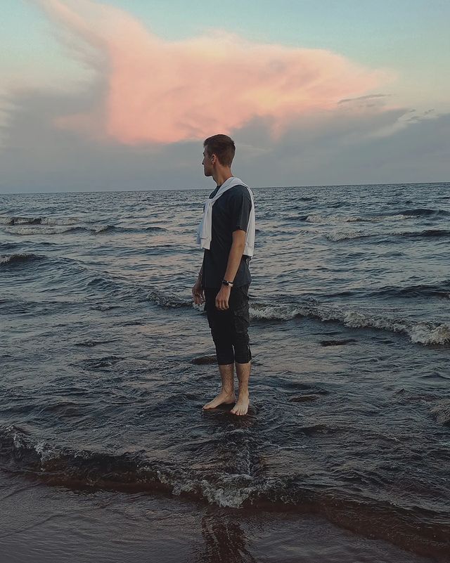 yovokyro в LOOKY. #sea,#lake. песок то холодный 🥶...