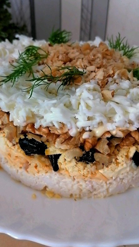katyushka071 в LOOKY. #вкусно,#салат,#чернослив,#грецкий,#куриное,#филе,#яйца. @food_katyushka071 е...