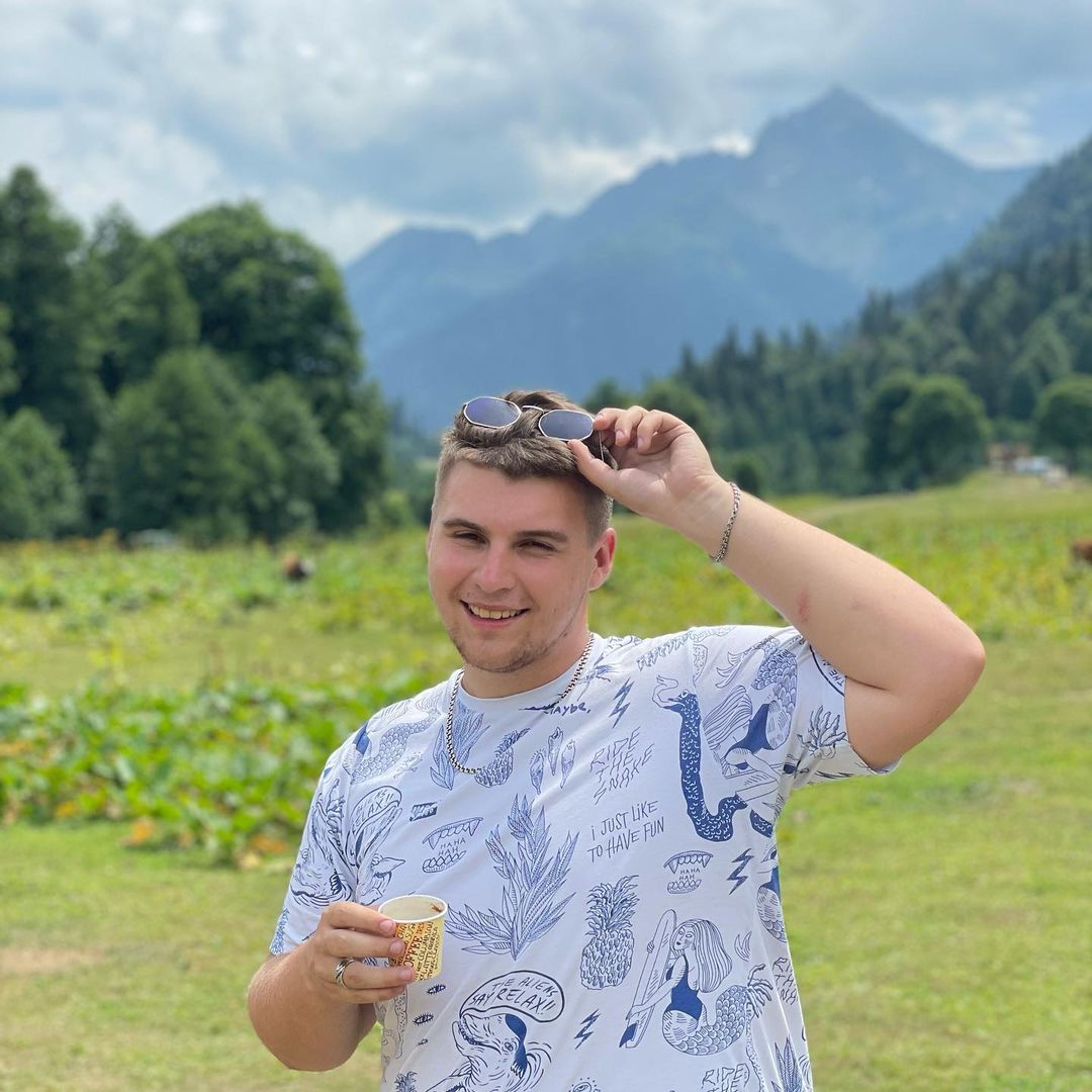 akimov_pravo в LOOKY — Это я на Альпийских лугах пью кофе, сваренный в песке⛰️💔