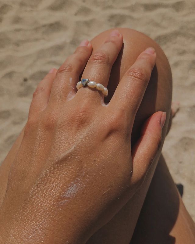 alinakuyanova в LOOKY. #lifestyle,#detail,#beach,#pearl,#hands. #lifestyle #detail #...