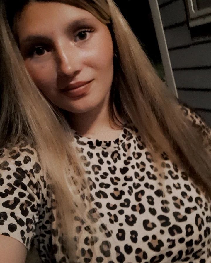 yulechka_1_8_97 in LOOKY. . null