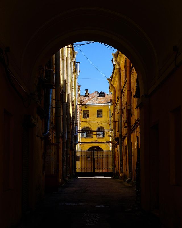 leonidelenin в LOOKY. #питер,#питервобъективе,#питерскиедворы,#прогулкипопитеру,#впитере,#piter,#pitergram,#piteronline,#pitertoday,#mypiter,#urbanvibes,#fujifilm,#fujifilmru,#fujifilmxseries,#fujifilmx30,#velvia. Питерские дворы - эт...