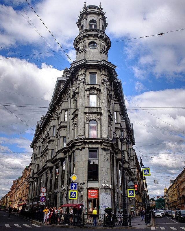 leonidelenin в LOOKY. #пятьуглов,#перекресток,#впитере,#гуляяпопитеру,#мойпитер,#спб,#crossroads,#piter,#pitergram,#piterfoto,#spbgram,#saintpetersburg,#fujifilm,#fujifilmru,#fujifilmxseries,#fujifilmx30,#velvia. Легендарные Питерски...