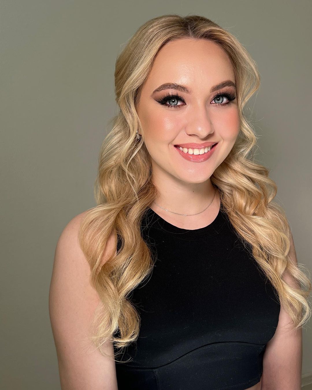 adeliya_makeup_ в LOOKY — #макияжказань
#визажистказань 
#локоныказань
#прическаказань