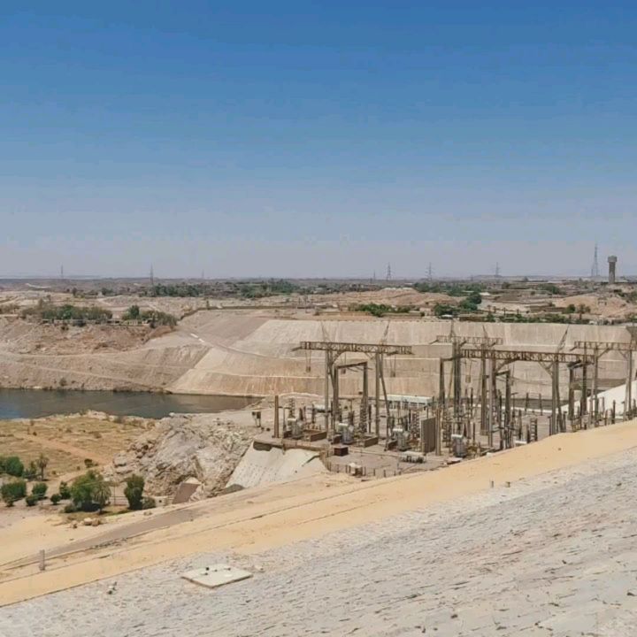 p0kem0n007 в LOOKY. #travelling,#holiday,#instadiary⠀,#Egypt,#Aswan. Асуанская плотина – ...