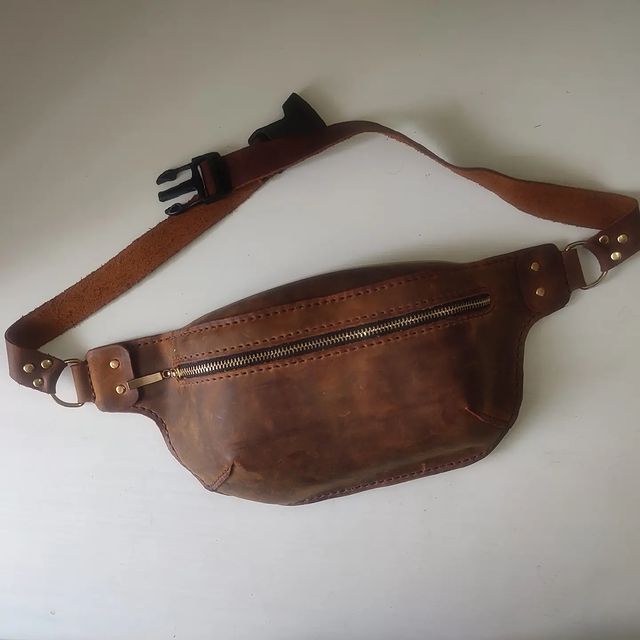 welundleathercrafts в LOOKY. #севастополь,#ручнаяработасевастополь,#изделияизнатуральнойкожи,#натуральнаякожа,#ручнаяработа,#кожанаясумка,#сумка,#сумкаизкожи,#сумкаручнойработы,#изделияизнатуральнойкожиручнойработы,#хэндмейд,#handmade,#хендмейд,#хендмэйд,#хэндмэйд,#подарок,#23февраля,#8марта,#новыйгод,#деньрождения,#подарок,#подарокжене,#подарокдевушке,#подарокженщине,#жене,#девушке,#женщине,#аксессуары,#аксессуар,#подарокмужчине,#мужчине. Сумка напоясная "Бан...