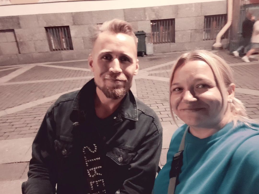One love ❤️ голос и творчество этого человека меня вдохновляют уже несколько лет. Не перестану восхищаться. Спасибо за мотивацию...