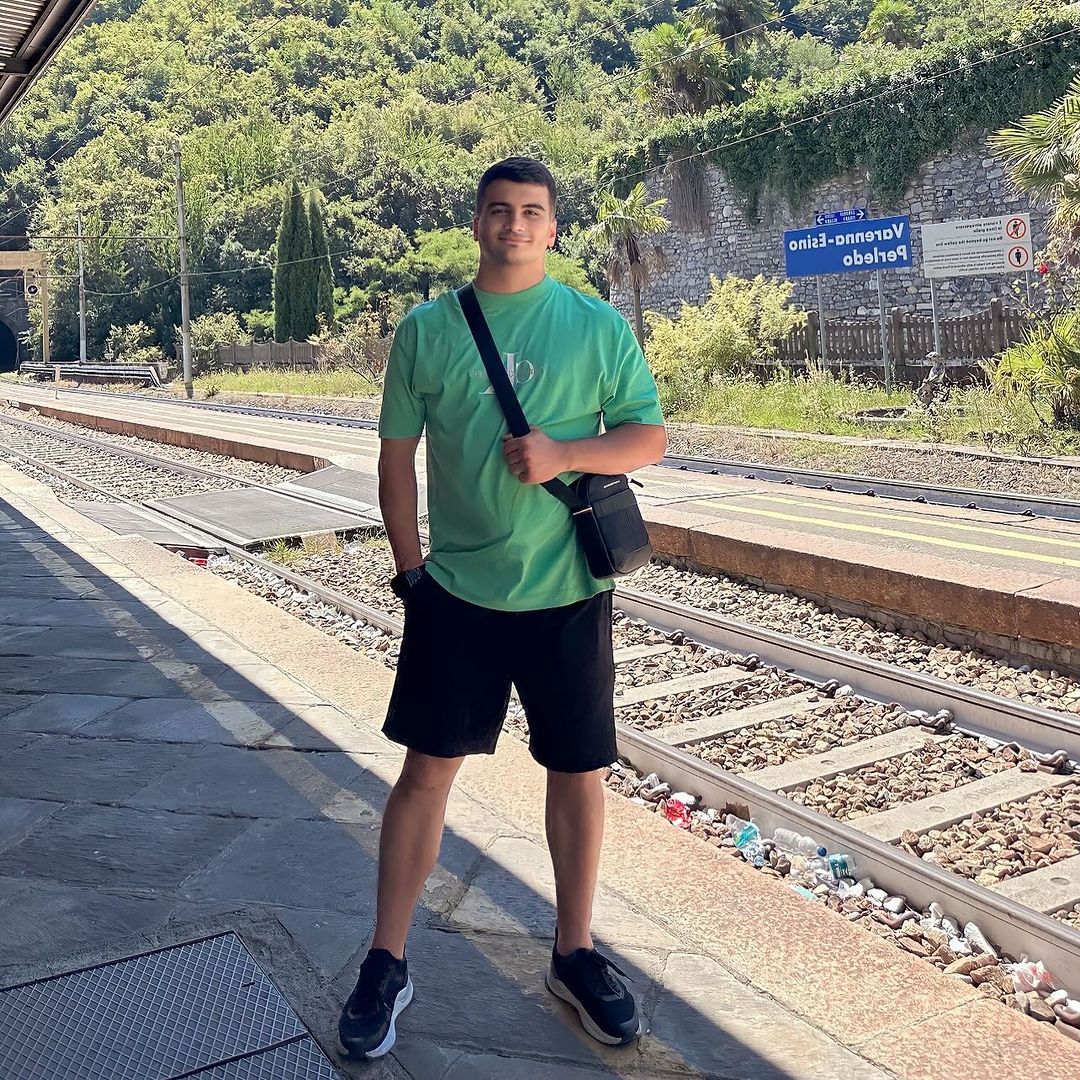faridmammadli в LOOKY — Yolumun üstünə bir tələ qurdun,
Bir də deyirsən ki; Gəz icaz