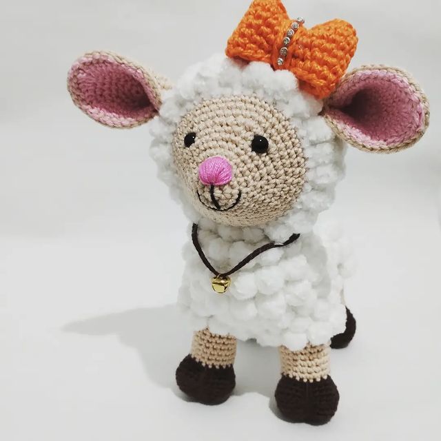 jeniffermaciel в LOOKY. #amigurumi,#crochet,#croche,#artesanato,#crochê,#handmade,#feitoamao,#amigurumibrasil,#love,#feitocomamor,#moda,#modafeminina,#brasil,#amigurumianimal,#ovelhinha,#fashion,#boanoite,#happy,#photooftheday,#beach,#tendência,#instamood,#follow4follow,#family,#amazing,#summer,#modainfantil,#blogueiras,#style,#feitoamão. Ovelhinha fofinha pa...