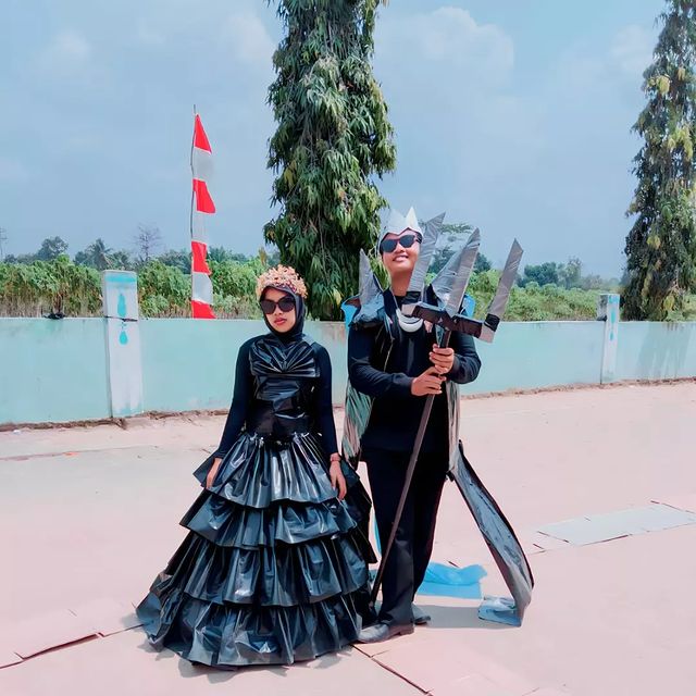 arilsaptra24 в LOOKY. . we are the king and ...
