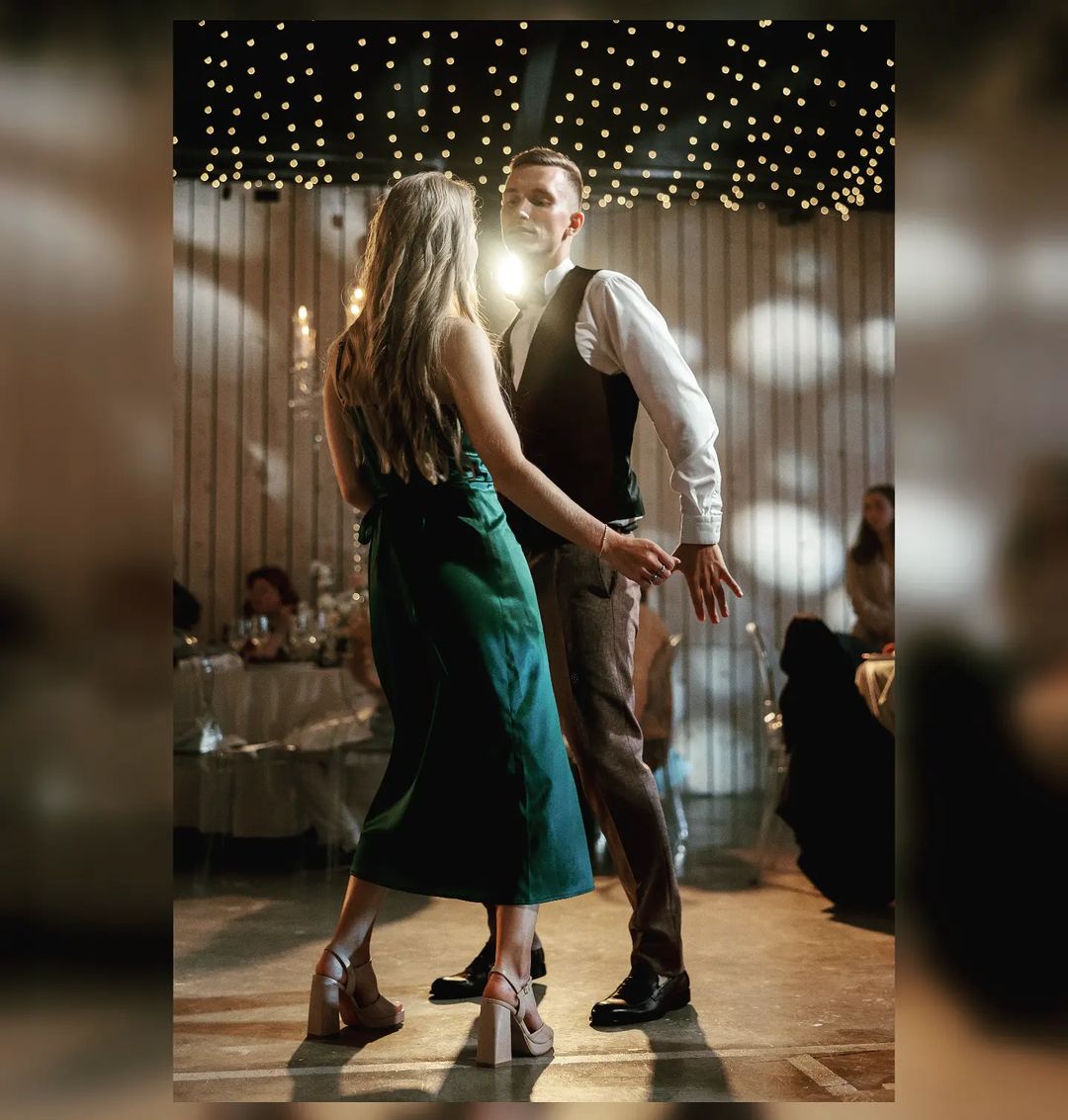 lokers1922 в LOOKY — It was a teenage wedding
And the old folks wished them well
