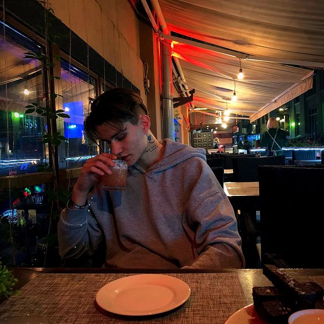 _shizzzua в LOOKY. #тутничегонет,#тупость,#палитра. Слишком мало красок ...