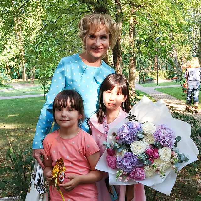 sulart.ru в LOOKY. #ольгапрокофьева,#юлиятакшина,#съёмкисериала,#ярмарка,#съёмкивкино,#бантикивкино,#AnnaSulagaeva,#аллатакси,#паркивидное. Знаю-знаю...обещала ...