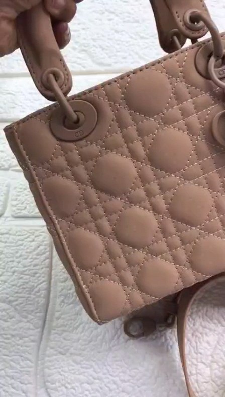 Fenddi_45 в LOOKY. #beautiful,#Hand,#Bag. #beautiful #Hand #Ba...