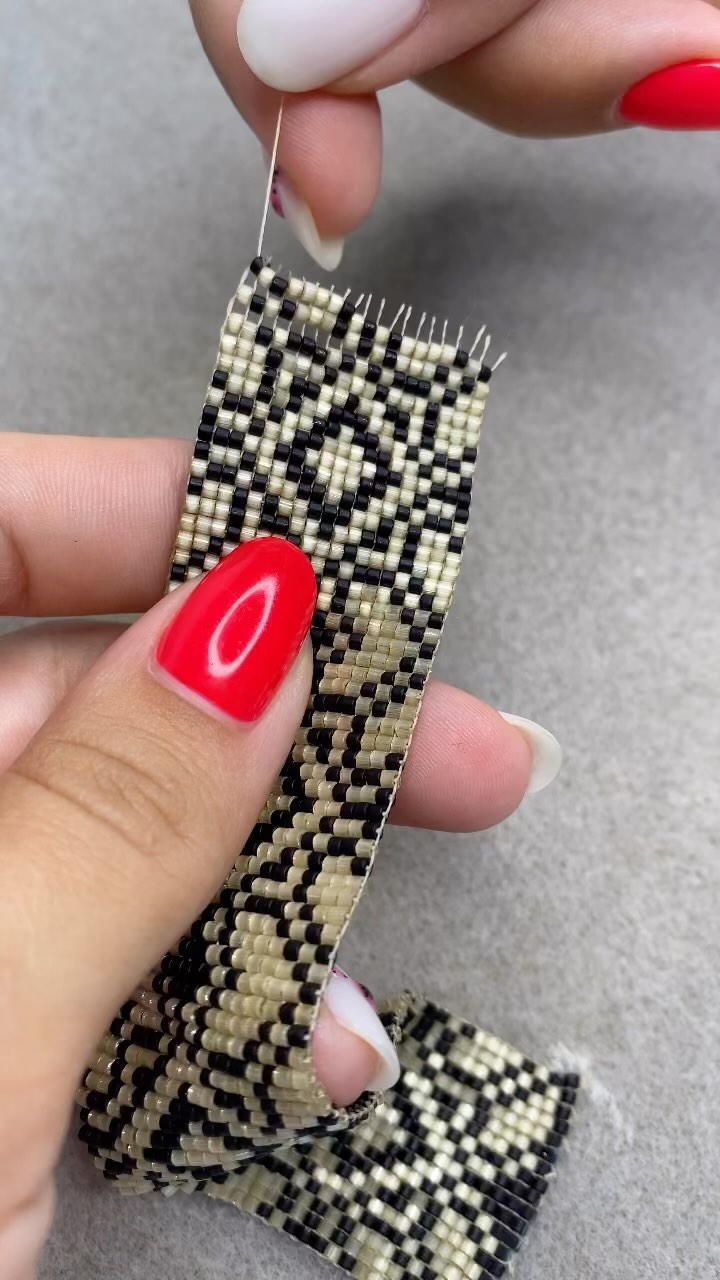 mia_29006 в LOOKY. #beadwork,#handmadejewelry,#pulseras,#artworks,#artwork,#joyeriaartesanal,#artesanal,#craft,#manualidades,#moda,#tendencia,#accessories,#bracelets,#hechoamano,#handcrafted,#tejidoamano,#fashionista,#fashionstyle,##accessoires,#bisuteria,#smallbusiness,#supportsmallbusiness,#supportlocal,#abq,#emprendedores,#emprendedora,#mujer,#womensfashion,#womeninbusiness. Даже самый маленький...