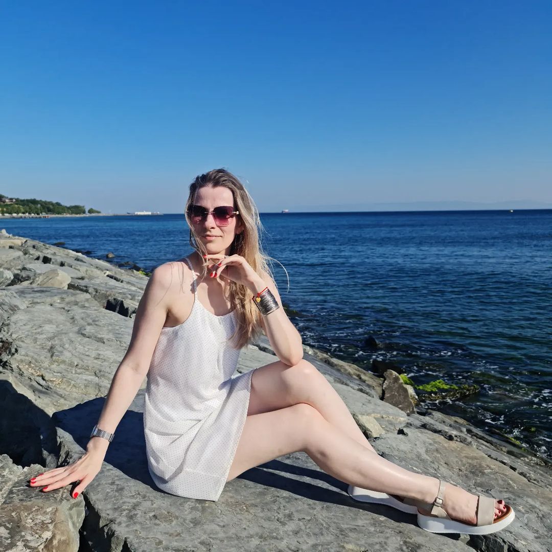 svetlana.b_msk в LOOKY — Ты рождена хозяйкою по праву,
Всего в тебе в достатке и с ли