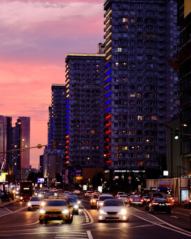 leonidelenin в LOOKY. #вечерняямосква,#московскиесезоны,#московскиезакаты,#арбат,#закаты,#sunsetmoscow,#sunsets,#sunsetsky,#moscowdays,#moscowlife,#moscowonline,#moscowrussia,#fujifilm,#fujifilmru,#fujifilmxseries,#fujifilmx30,#velvia. Вечерняя Москва 🌇 
...