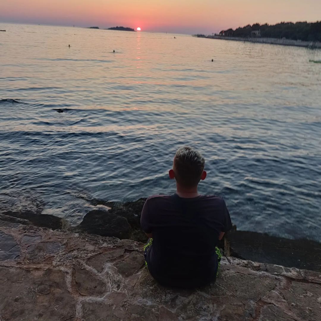 theloki357 in LOOKY. #life,#nature,#travel,#evening,#sunset,#sea,#photo,#instalike,#instagood,#instagram,#tegor137. Západ slnka, večer a...