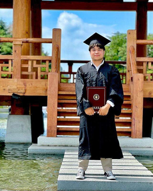 diyor в LOOKY. #graduation,#bachelor,#undergraduate,#jbnu,#jeonbuknationaluniversity. Mission accomplished...