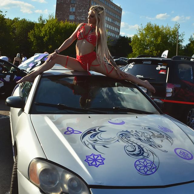 anastasia_terra в LOOKY. #фест,#car,#love. Очень красочно и жар...