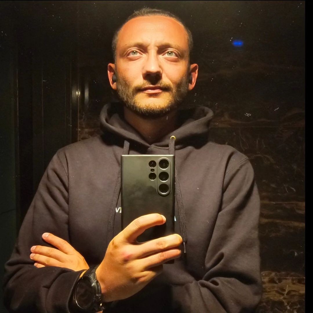 antipov.dv в LOOKY — Третий месяц как переехал на #samsung 😅🐺🖤