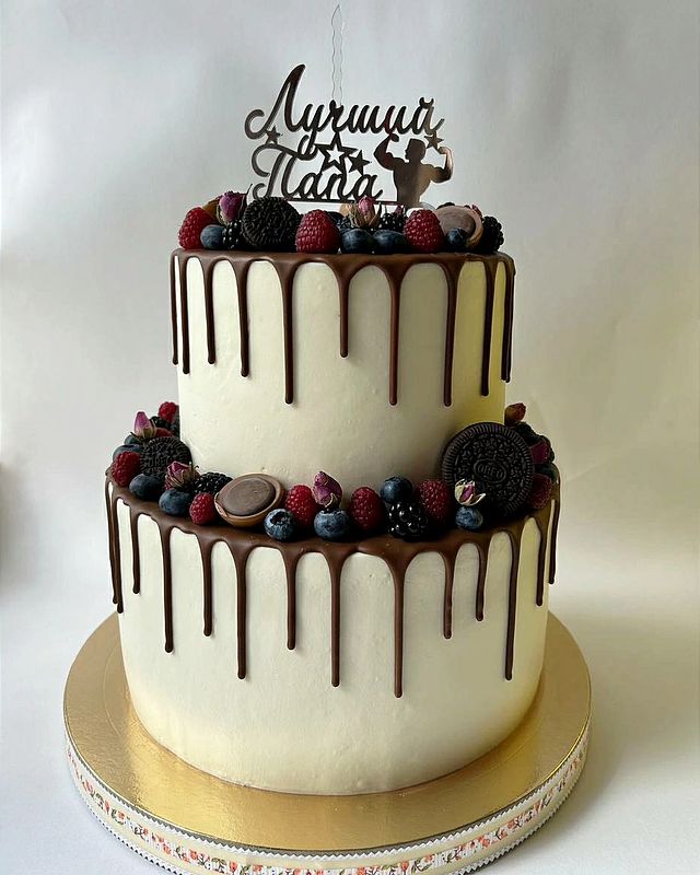_nika_cake_ в LOOKY. #двухъярусныйторт,#торт,#тортнаденьрождения,#тортпапе,#деньрождения,#тортсягодами. Двухъярусный торт на...