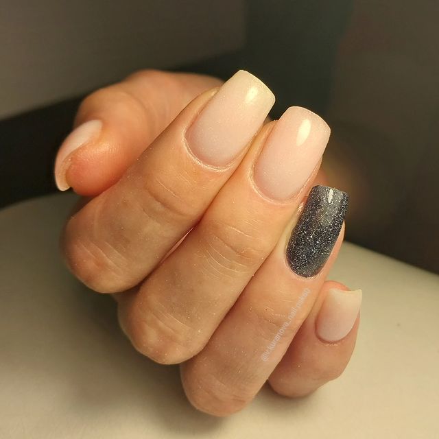 v.kuranova_nail.psk60 в LOOKY. #маникюрпсков,#гельлак,#шимер,#донаращиваниеремонт,#акваполисдомино,#красотавмелочах,#будурадавашимручкам. Контраст... 
#маникю...