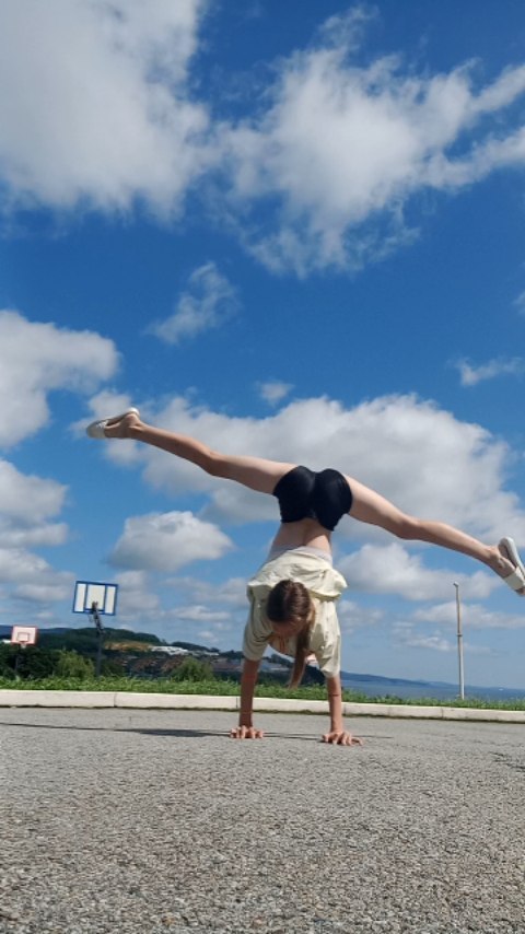 mir.acrobat в LOOKY. #вдцокеан,#лагерь,#тренировки,#стойканаруках,#акробатика,#гимнастика,#эквелибр,#эквелибристика. Лагерь, наконец-то п...