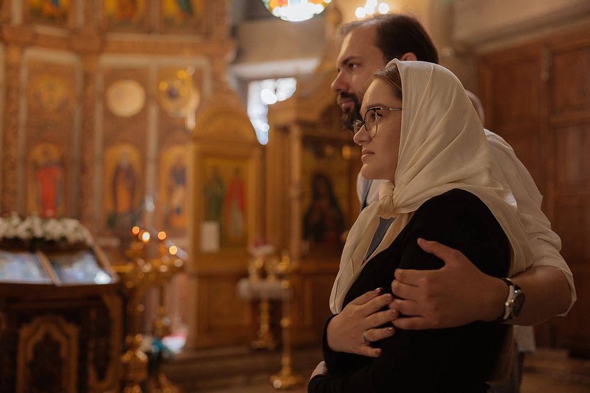 Второе великое таинство в жизни еще такой маленькой Есении Ильиничны. 

Твоя семья, которая тебя любит и заботится о тебе, стала больше. 

Пусть ангел-хранитель всегда присматривает за тобой.