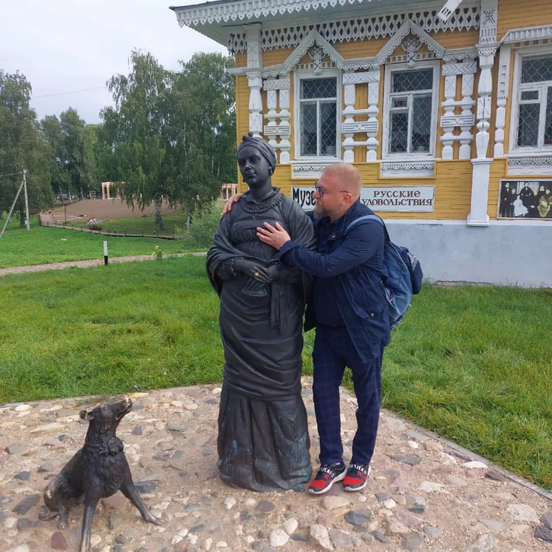 grigoriilozhkin в LOOKY — Барышни в Угличах скромны и благовоспитаны.