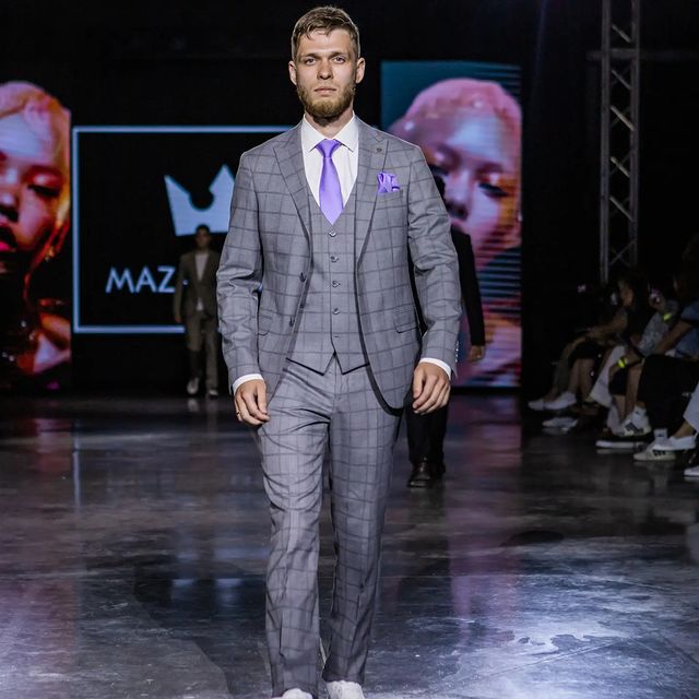 pavel_gorg в LOOKY. #мужскиекостюмы,#volgafashionweekказань,#fashionmodeling,#fashionweek,#костюмытройки,#mazaltovman. Сразу с дороги после...