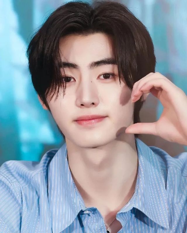 hoonie в LOOKY. . null