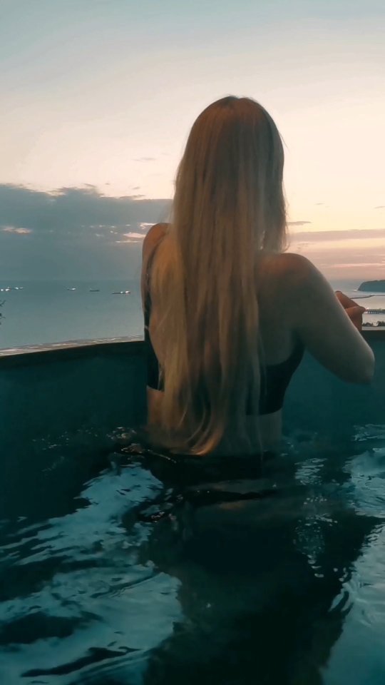 myleontieva в LOOKY. #reels,#reelsinstagram,#aesthetic,#ａｅｓｔｈｅｔｉｃ,#aestheticedits,#tuapse,#summer,#sea,#sun,#goldenhour,#openheart,#openmyworld. Почему 2 дня до конц...