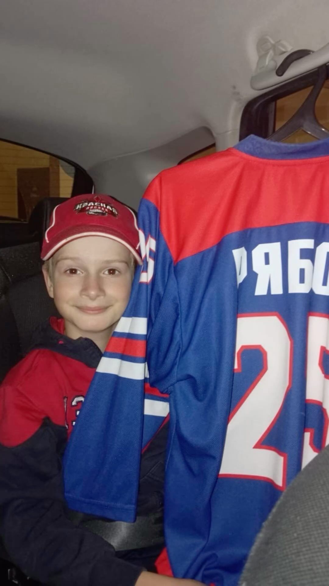 nik_r_hockeyboy в LOOKY. #рябахоккеист,#рябакрасава,#рябамолодец. @hockey4kids @trackh...