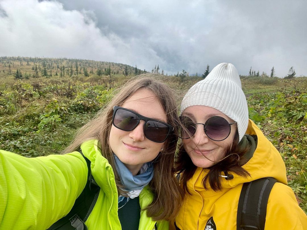 👩‍👦⛰️