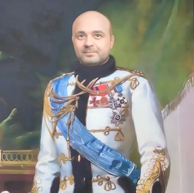 romdud в LOOKY. . А вот и император се...