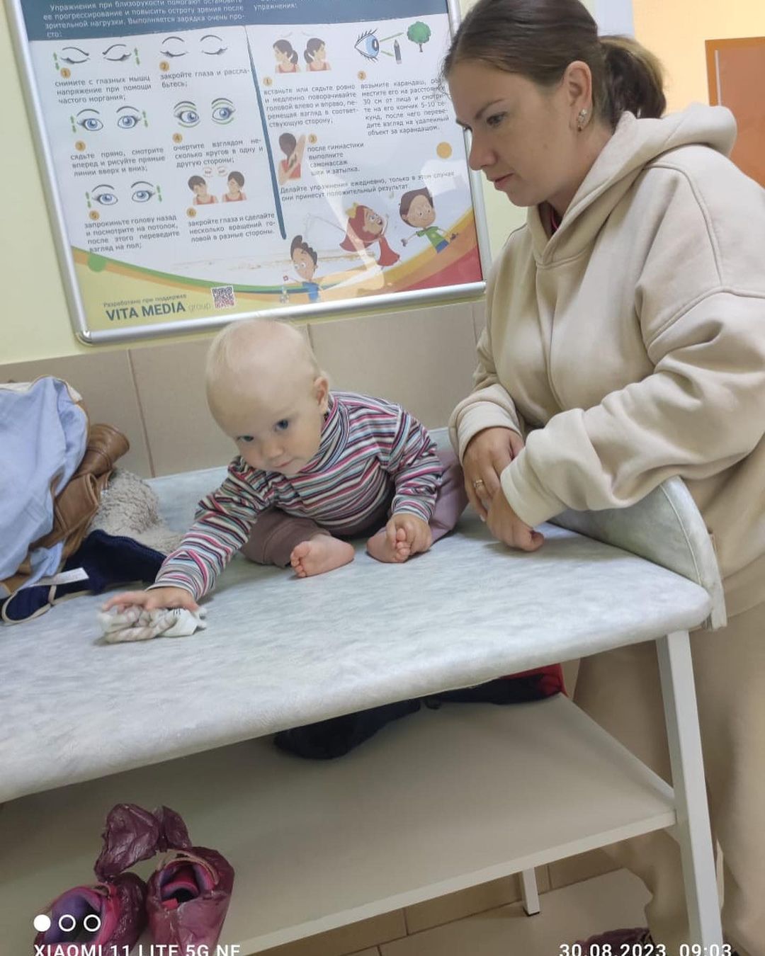 Сходили к окулисту 👀
Комиссия годовалая, все хорошо - слава богу 😌 
Боюсь, что мое зрение перейдет к Лере, так как у меня наследственное